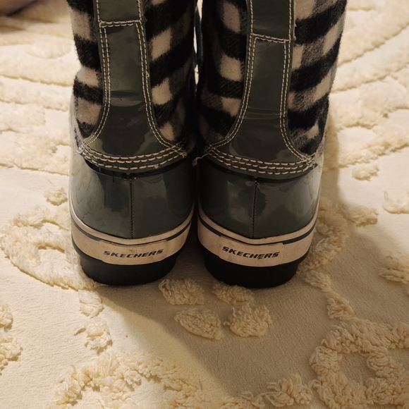 Skechers Highlanders Waterproof Plaid Boot Size 9.5 - Picture 2 of 9